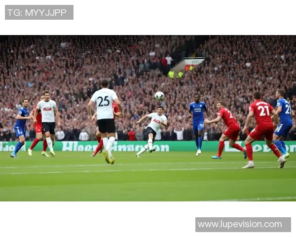 高清全屏足球明星壁纸尽享视觉盛宴让你随时感受绿茵场上的激情与魅力