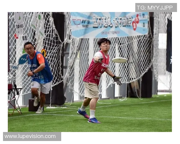 攀岩联赛特别报道：广州飞盘队的成长故事